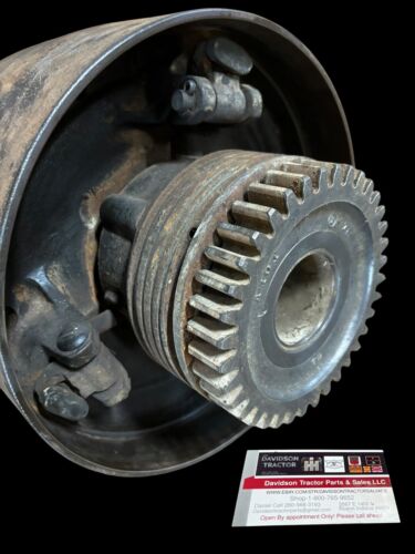 USED JOHN DEERE A TRACTOR BELT PULLEY CLUTCH ASSEMBLY A1864R
