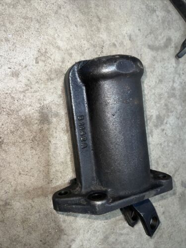1949 styled John Deere B Tractor JD Main Rock Shaft control lift piston B1142R