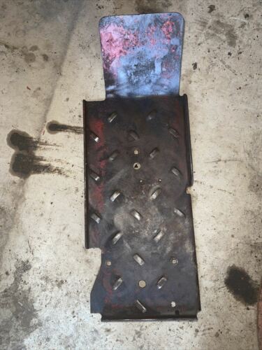 FARMALL 300 UTILITY STEP / FOOT PANEL L.H. SIDE