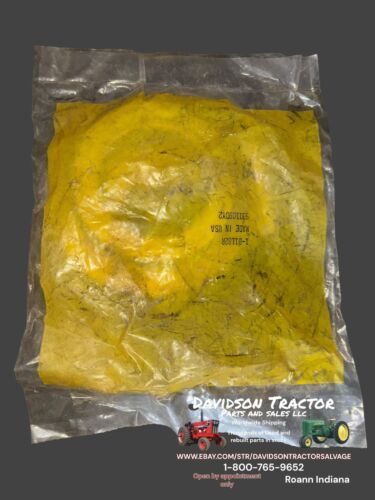 John Deere B - B1182R RETAINER New Old Stock