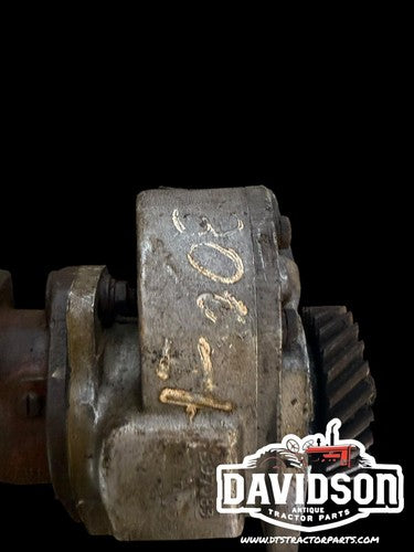 Farmall IH 300 350 tractor Good hydraulic pump assembly w/ drive gear