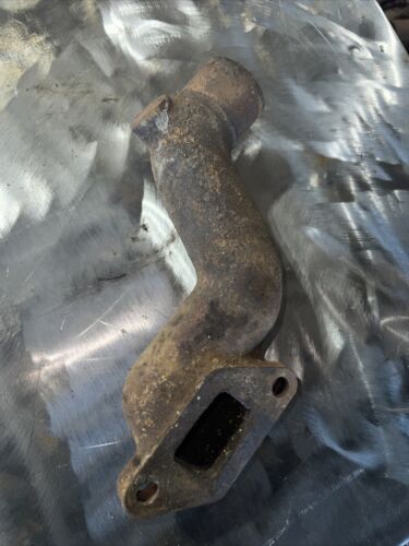 FARMALL Cub Lower Water Pipe
