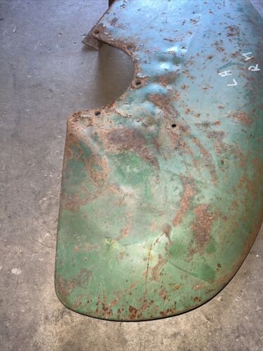 USED JOHN DEERE LA TRACTOR RH FENDER AL2772R