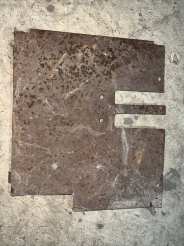 IH FARMALL 684 LOWER RIGHT HYDRAULIC COVER