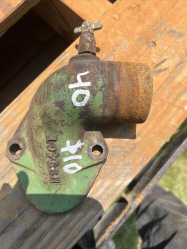 M2946T, M63T, AM641T John Deere Lower Water Pipe For M, 40, 320, 330
