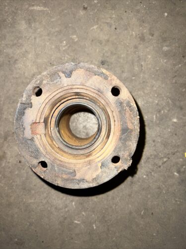 International Retainer-drive Shaft Brg 370516R11 IH 504