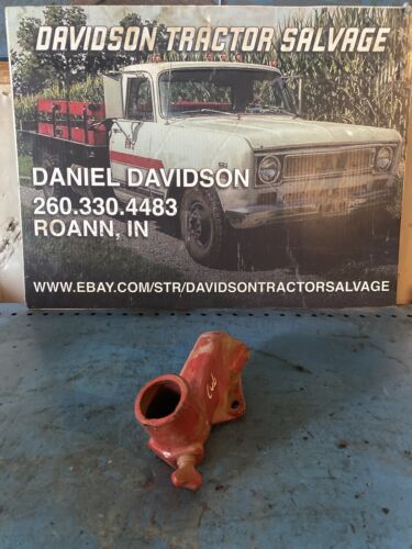 FARMALL Cub Lower Water Pipe