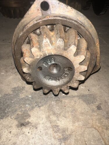 Farmall 300 Main Transmission Pinion Shaft 15T 362569R1 IHC Farmall