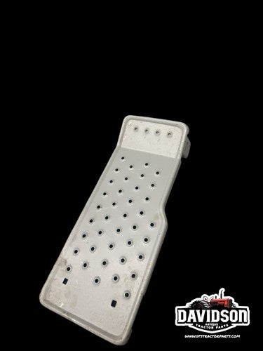 New Step Plate Ford 2100 2600 3400 4000 D4NN18472B RH LH PAIR