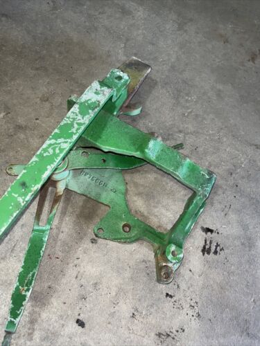 R27586R John Deere 3010 Handles w/Guide