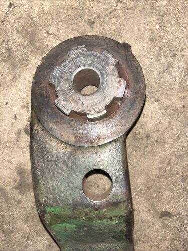 USED JOHN DEERE  2510 3020 4030 TRACTOR RH HYDRAULIC LIFT ARM R26464R, AR40975
