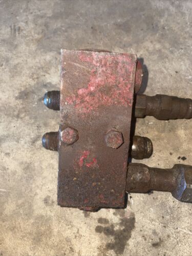 Farmall 400 450 tractor IH front hydraulic line valve port block