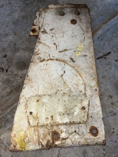 IH FARMALL 706 TRACTOR RIGHT RADIATOR SIDE PANEL