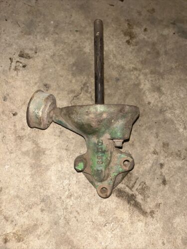 M59T GOOD USED JOHN DEERE M 40 320 330 420 430 ENGINE OIL FILTER HOUSING BASE