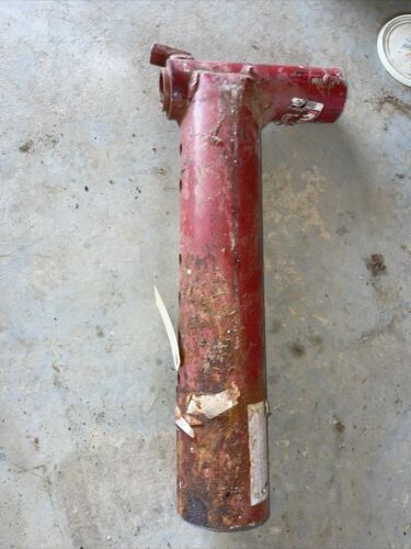 International 1066 IH tractor 66 86 series front left axle spindle holder mount