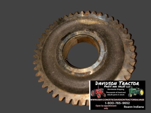 JOHN DEERE350-350B-350C CRAWLER / DOZER. CAMSHAFT LOWER IDLER GEAR. T26322.