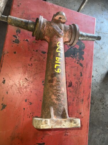 Farmall M Early SM Tractor front pedestal spindle shafts for hubs 6719DD