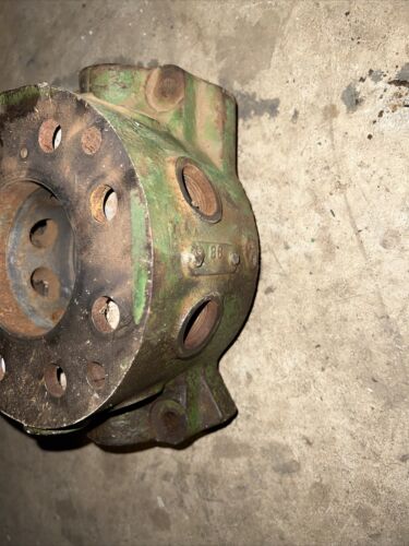 R26098R Hydraulic Pump Housing Antique Tractor