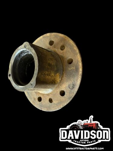 USED JOHN DEERE TRACTOR FRONT WHEEL HUB A1553R