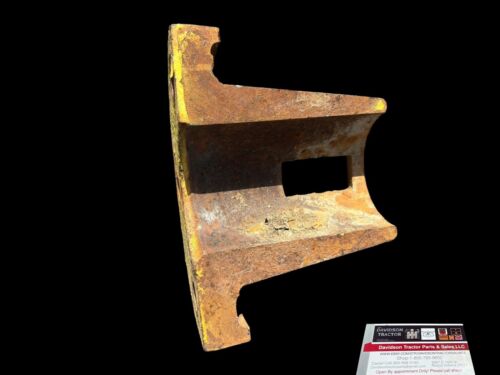 JOHN DEERE 60 620 630 70 720 730 3010 4010 REAR WHEEL SLEEVE WEDGE A4384R A4384