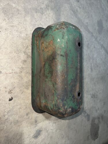 JOHN DEERE B TRACTOR VALVE COVER B JD part