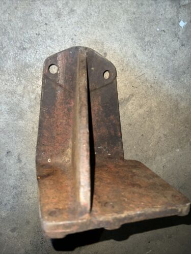 IH International 444 Air Cleaner Bracket support