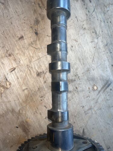 JOHN DEERE 1010 / 2010. DIESEL ENGINE CAMSHAFTWITH CAM GEAR