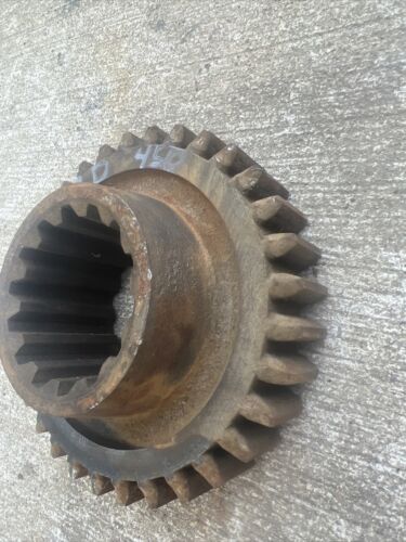 Farmall IH 450 RC Tractor transmission bottom Shaft 3rd drive gear 359466R1