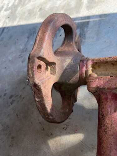 Farmall IH C tractor main front end pedestal & hubs & cap hub cap