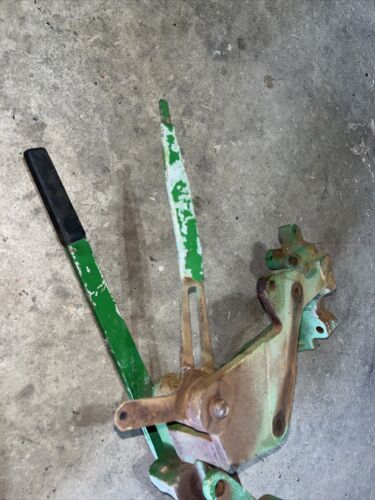 R27586R John Deere 3010 Handles w/Guide