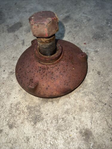 IHC Mccormick W9 WD9 Hub/Axel lock w/Bolt
