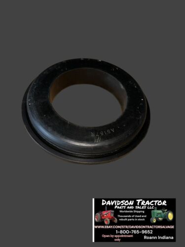 A5157R Black Fuel Tank Grommet Fits John Deere 2010 2020 2030 2130 3030 3120