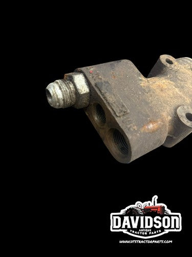 International 504 Utility Hydraulic Valve Housing Antique Tractor