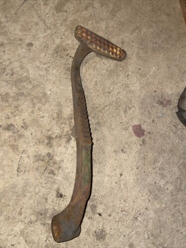USED JOHN DEERE B TRACTOR RH BRAKE PEDAL B236R