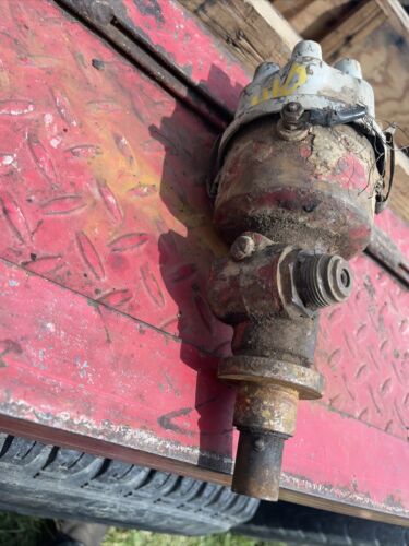 Farmall IH 460 560 tractor engine motor distributor drive w/ tachometer drive