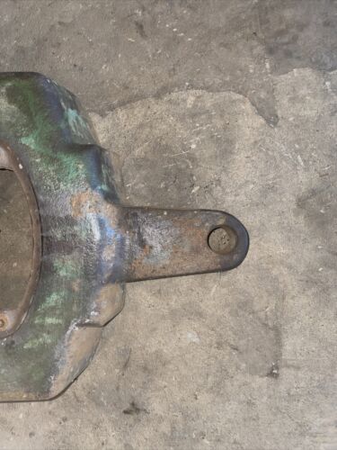 USED JOHN DEERE A4459R CAST DASH PLATE STEERING SUPPORT 60