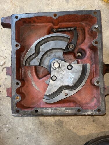 International Farmall 706  Transmission Cover	380111R1