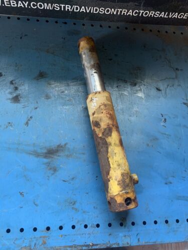 International Cub IH IHC 154 low boy Tractor lift cylinder Antique Tractor