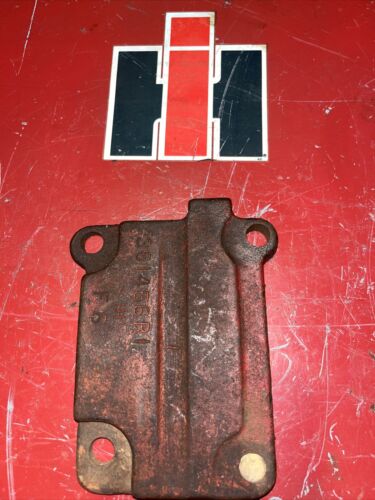 Farmall IH 230 240 300 350 400 450 Hydraulic Spool End Cover 361456R1