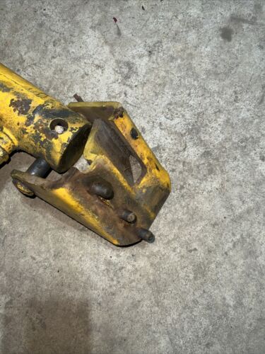 International Cub 154 low boy IH Tractor Orgnl hydraulic lift cylinder & hose