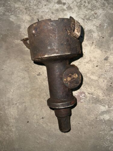 International 560 460 Utility Distributor 368051R1  Antique Tractor For Parts