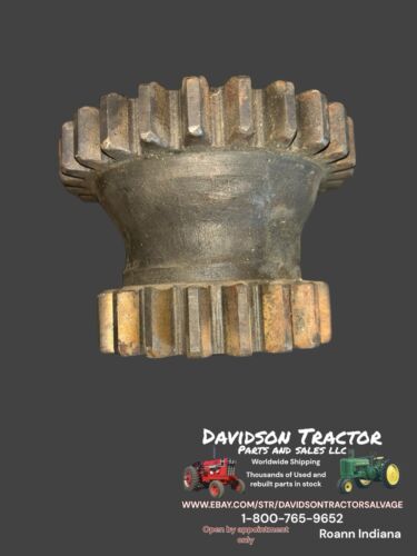 USED JOHN DEERE UNSTYLED A TRACTOR 19 & 25 TOOTH COUNTERSHAFT IDLER GEAR A1578R