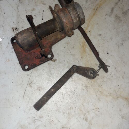 Farmall 300 350 400 450 gas tractor (2) IH hydraulic control levers w/ linkage