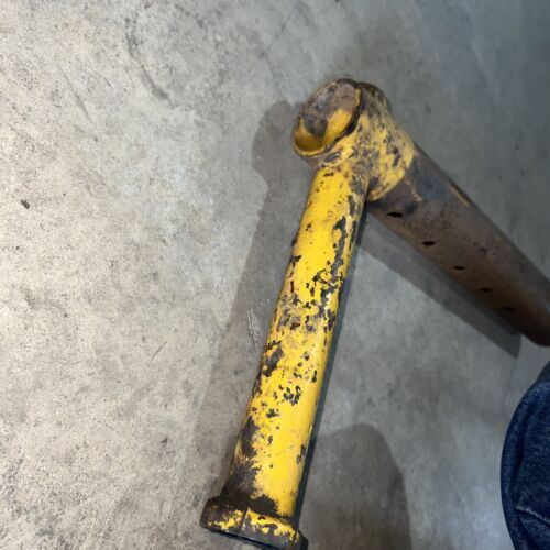IHC Farmall Cub, Cub Low Boy Front Axel Knee Antique Tractor