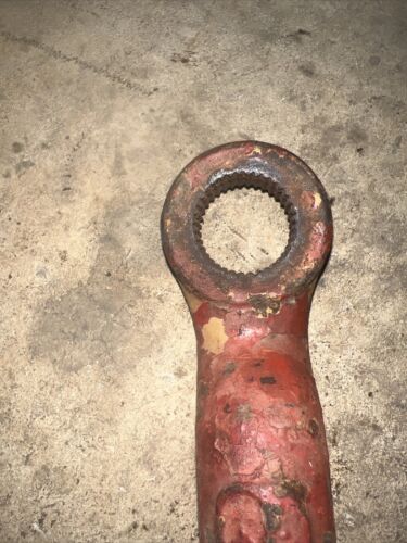 INTERNATIONAL HARVESTER IH STEERING GEAR ARM 366695R2 300 330 350 460 Utility