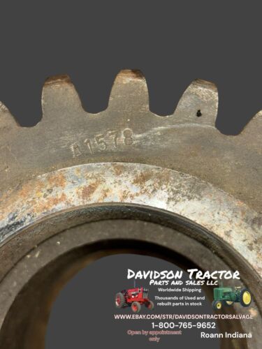 USED JOHN DEERE UNSTYLED A TRACTOR 19 & 25 TOOTH COUNTERSHAFT IDLER GEAR A1578R