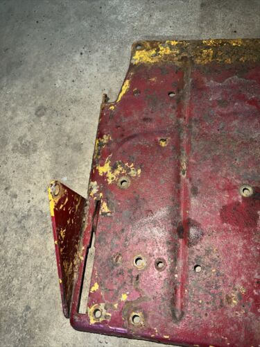 International Farmall 140 Floor Playform Antique Tractor