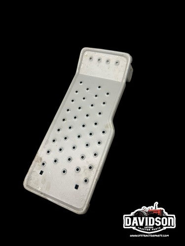 New Step Plate Ford 2100 2600 3400 4000 D4NN18472B RH LH PAIR