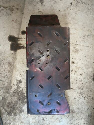 FARMALL 300 UTILITY STEP / FOOT PANEL L.H. SIDE