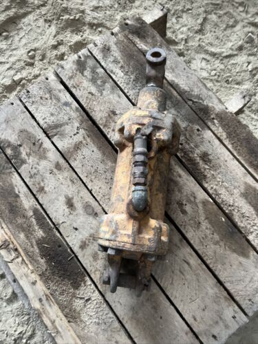 B.F. Avery Tractor AL Hydraulic Cylinder 11'', Part #10A79 Will Need Work